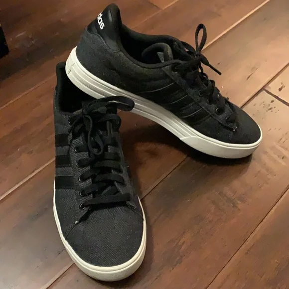 Adidas size 9 - Picture 4 of 4